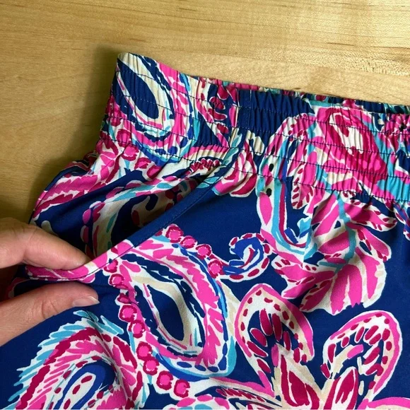Lilly Pulitzer UPF 50+ Luxletic 4" Backcourt Short size L - Picture 3 of 5